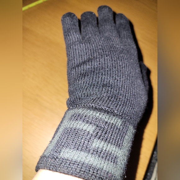 FENDI women's black gloves - Picture 7 of 9